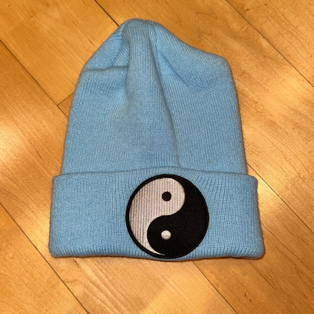 NWOT The Cobra Snake Brand Yin-Yang Light Blue Beanie
